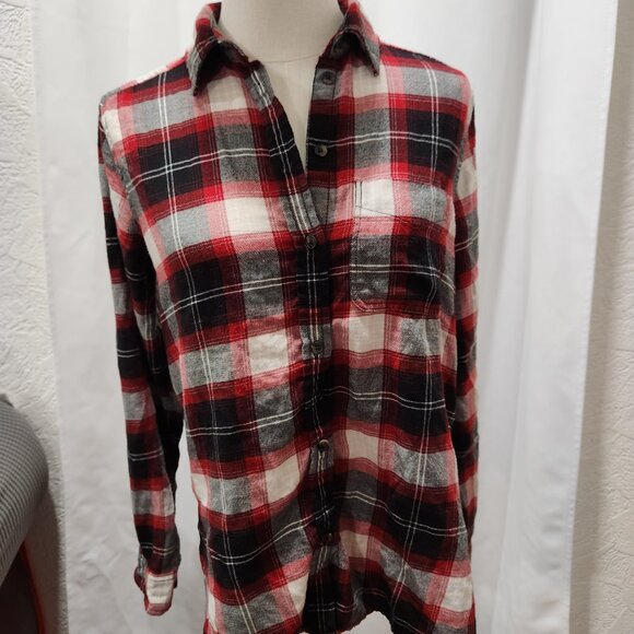 American Eagle Soft Boyfriend Fit Red and Black Plaid Flannel button down shirt - Picture 2 of 5